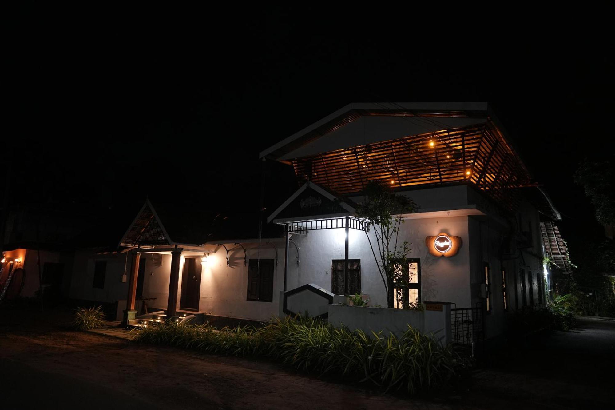 Kayyalas Courtyard Thrissur Экстерьер фото